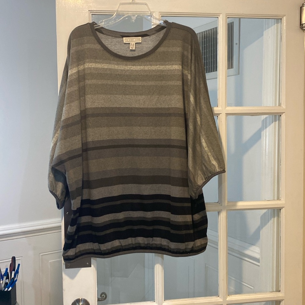 The Muses Lounge size 2X Sweater good condition